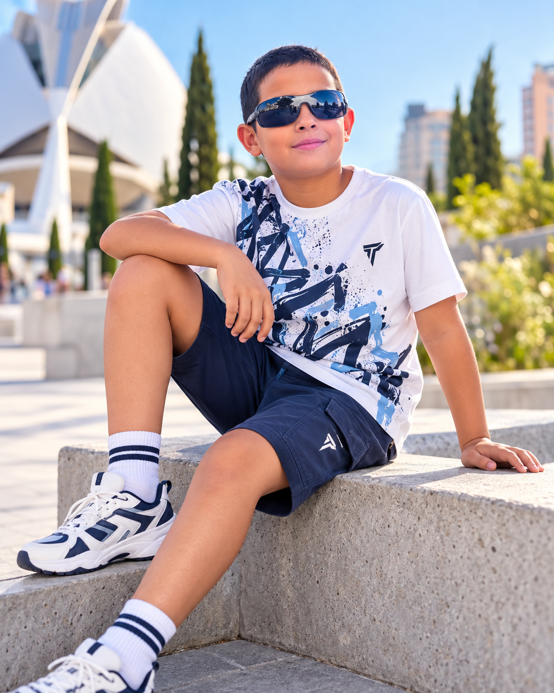Retrato juvenil con estilo deportivo y urbano